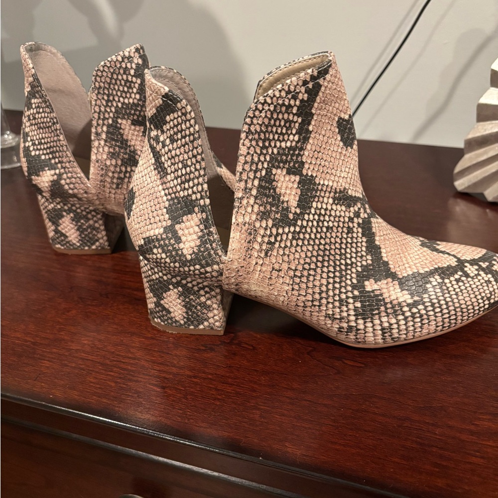 Steve Madden Beige and Brown Snakeskin Ankle Boots with Chunky Heel